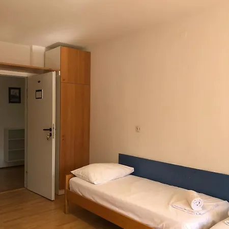 Vandrerhjem Summer Budget Split