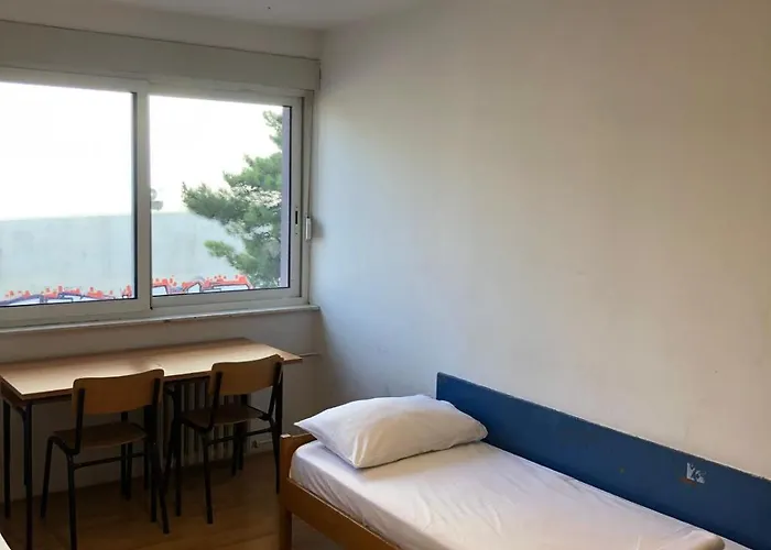 Hostel Summer Budget *