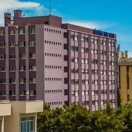 Summer Budget ホステル スプリト