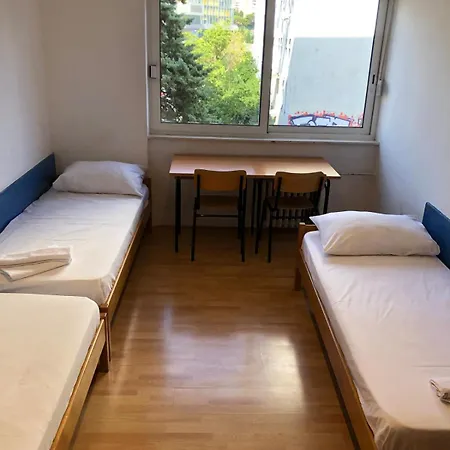 Summer Budget Albergue Split