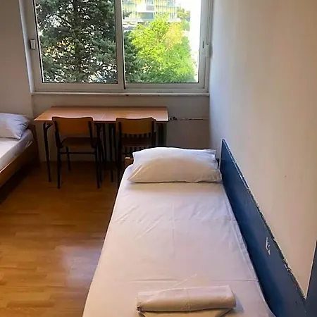 Summer Budget Hostel Split